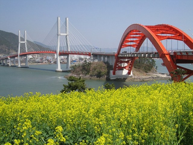 Salah satu jembatan penghubung di Pulau Jeju, Korea Selatan